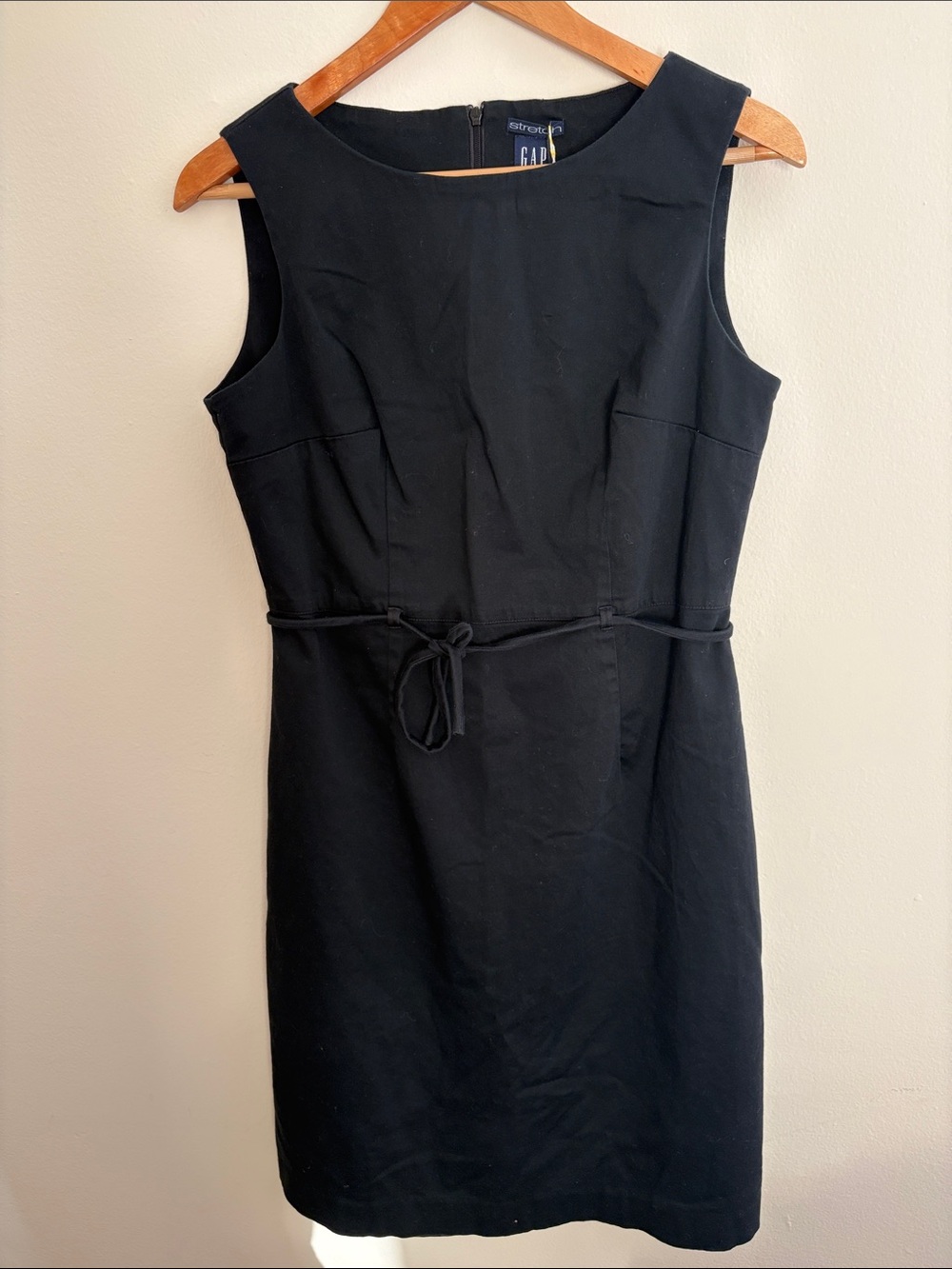 GAP Black Sleeveless Tie-Waist Mini Sheath Dress